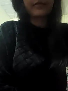 RAYI Queen 2 online show from November 11, 2025, 12:44 pm