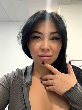 Snapshot of Mia_stepMOM chatting on October 6, 2025, 6:14 am Mia stepMOM online show from October 6, 2025, 6:14 am