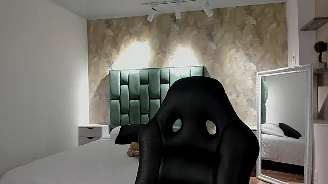 Saya Amaretto1 online show from February 11, 2026, 8:20 pm