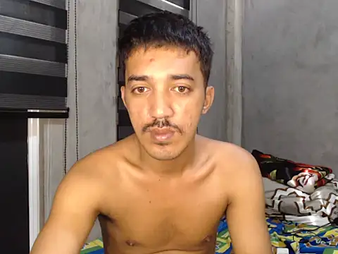 Snapshot of RowyCam chatting on September 17, 2025, 6:26 am RowyCam online show from September 17, 2025, 6:26 am