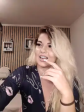 Mayaaaaaa  online show from November 21, 2025, 9:25 pm