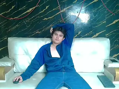 invincible200 online show from November 28, 2025, 2:39 pm