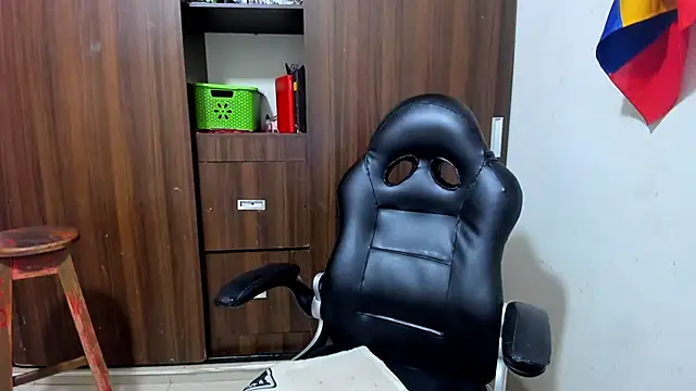 Snapshot of miss_bigcockts chatting on April 28, 2026, 12:53 pm miss bigcockts online show from April 28, 2026, 12:53 pm