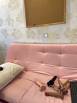 isabella horney  online show from February 8, 2026, 12:03 pm