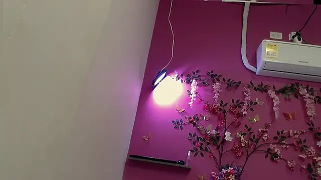 Snapshot of skinnybarbie022 chatting on October 9, 2025, 1:17 am skinnybarbie022 online show from October 9, 2025, 1:17 am