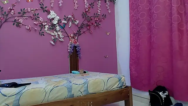 Snapshot of skinnybarbie022 chatting on September 10, 2025, 1:04 am skinnybarbie022 online show from September 10, 2025, 1:04 am