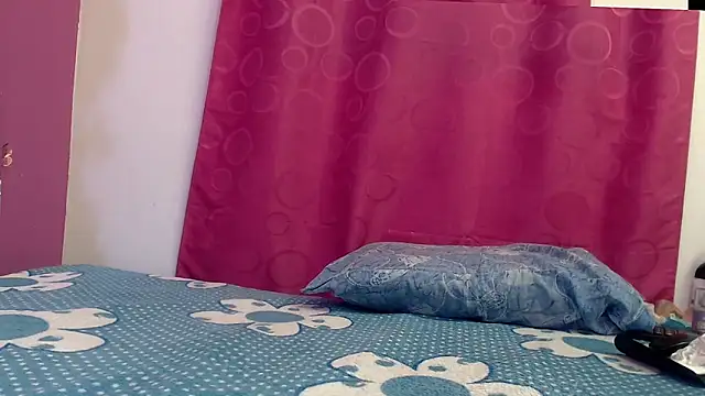 Snapshot of skinnybarbie022 chatting on October 12, 2025, 12:56 am skinnybarbie022 online show from October 12, 2025, 12:56 am