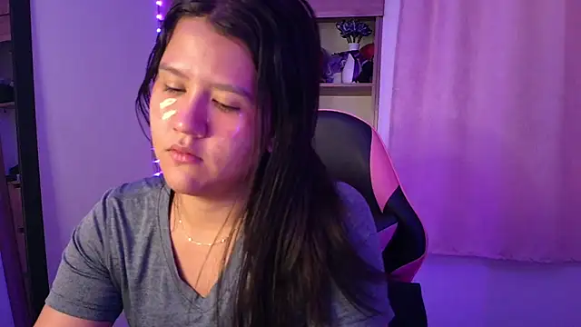 Oliviawatson1 online show from May 20, 2026, 12:24 pm