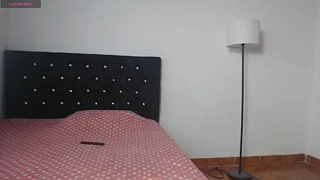 lilacream online show from October 17, 2025, 2:41 pm