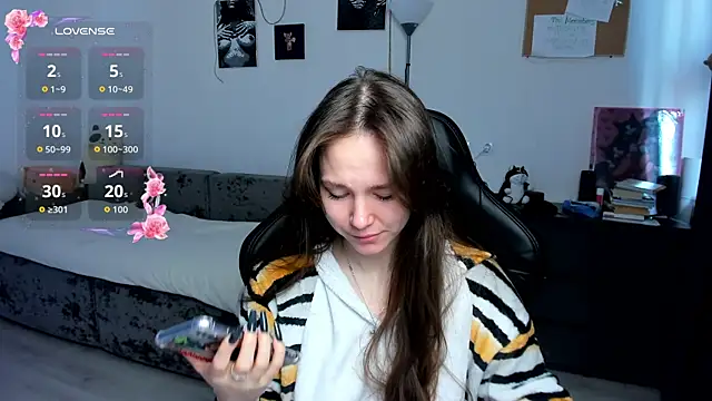 Snapshot of cute_little_ass chatting on April 1, 2026, 6:15 am cute little ass online show from April 1, 2026, 6:15 am