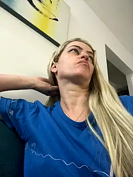 Snapshot of Alerquinasc chatting on October 3, 2025, 11:28 pm Alerquinasc online show from October 3, 2025, 11:28 pm