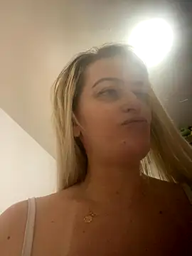 Snapshot of Alerquinasc chatting on November 28, 2025, 9:59 pm Alerquinasc online show from November 28, 2025, 9:59 pm