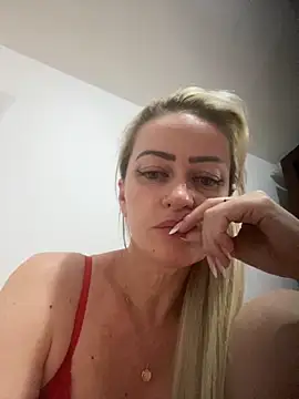 Snapshot of Alerquinasc chatting on October 22, 2025, 1:05 am Alerquinasc online show from October 22, 2025, 1:05 am