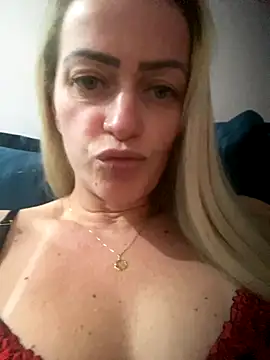 Snapshot of Alerquinasc chatting on November 14, 2025, 12:03 am Alerquinasc online show from November 14, 2025, 12:03 am