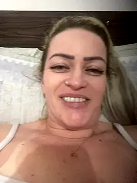 Snapshot of Alerquinasc chatting on October 30, 2025, 6:23 am Alerquinasc online show from October 30, 2025, 6:23 am