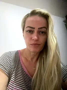 Snapshot of Alerquinasc chatting on October 14, 2025, 4:02 am Alerquinasc online show from October 14, 2025, 4:02 am