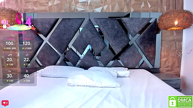 Selene  Lopez  online show from December 14, 2025, 8:03 pm