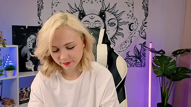 Snapshot of Charlotte_Colinss chatting on September 16, 2025, 4:35 am Charlotte Colinss online show from September 16, 2025, 4:35 am