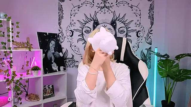 Snapshot of Charlotte_Colinss chatting on September 23, 2025, 3:02 am Charlotte Colinss online show from September 23, 2025, 3:02 am