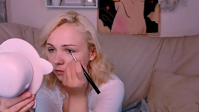 Snapshot of Charlotte_Colinss chatting on September 13, 2025, 3:17 am Charlotte Colinss online show from September 13, 2025, 3:17 am