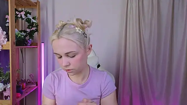 Snapshot of Charlotte_Colinss chatting on September 12, 2025, 2:55 am Charlotte Colinss online show from September 12, 2025, 2:55 am