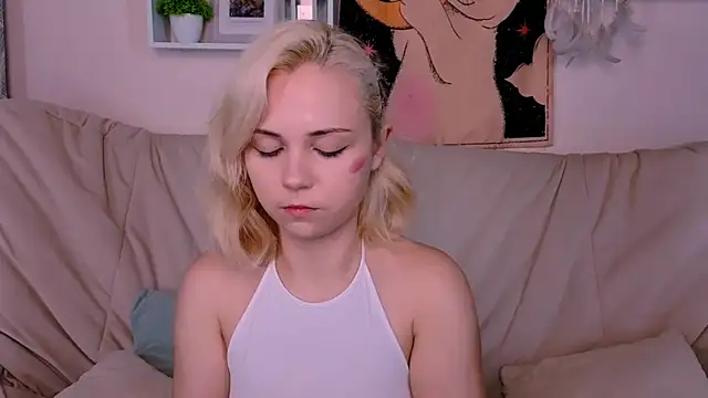 Snapshot of Charlotte_Colinss chatting on September 14, 2025, 4:57 am Charlotte Colinss online show from September 14, 2025, 4:57 am