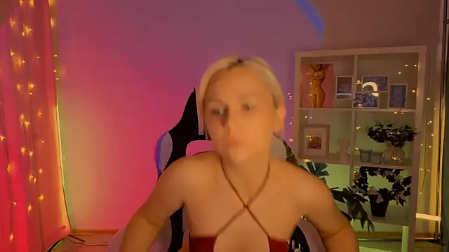 Snapshot of Charlotte_Colinss chatting on June 1, 2026, 4:02 am Charlotte Colinss online show from June 1, 2026, 4:02 am