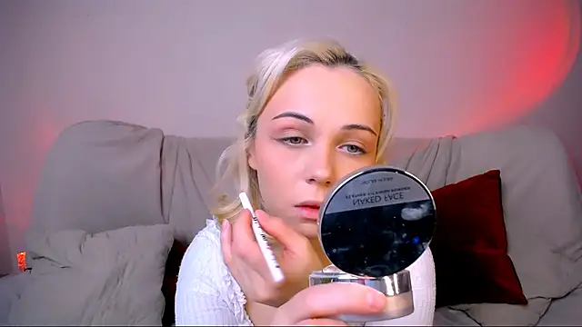 Snapshot of Charlotte_Colinss chatting on February 2, 2026, 4:44 am Charlotte Colinss online show from February 2, 2026, 4:44 am