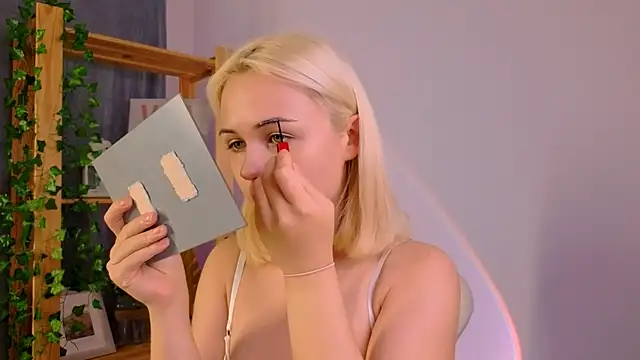 Snapshot of Charlotte_Colinss chatting on October 16, 2025, 4:21 am Charlotte Colinss online show from October 16, 2025, 4:21 am