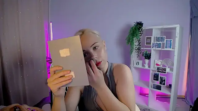 Snapshot of Charlotte_Colinss chatting on November 10, 2025, 4:28 am Charlotte Colinss online show from November 10, 2025, 4:28 am