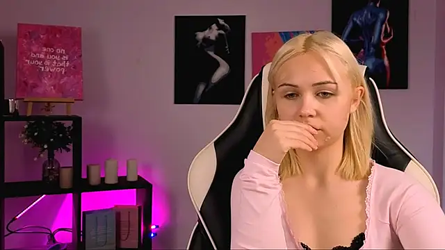 Snapshot of Charlotte_Colinss chatting on November 6, 2025, 2:48 am Charlotte Colinss online show from November 6, 2025, 2:48 am