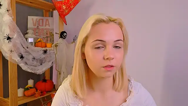 Snapshot of Charlotte_Colinss chatting on October 21, 2025, 3:39 am Charlotte Colinss online show from October 21, 2025, 3:39 am