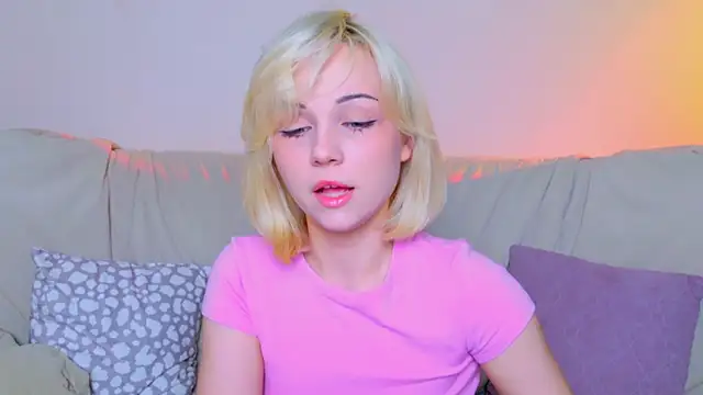 Snapshot of Charlotte_Colinss chatting on May 9, 2026, 5:44 am Charlotte Colinss online show from May 9, 2026, 5:44 am