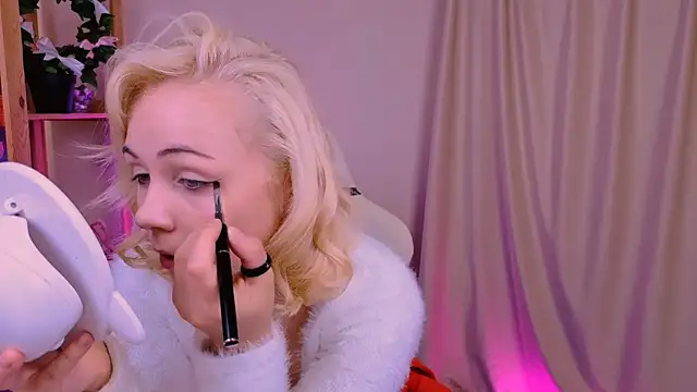 Snapshot of Charlotte_Colinss chatting on October 7, 2025, 3:40 am Charlotte Colinss online show from October 7, 2025, 3:40 am