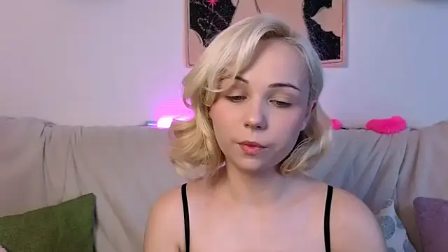 Snapshot of Charlotte_Colinss chatting on October 17, 2025, 4:49 am Charlotte Colinss online show from October 17, 2025, 4:49 am