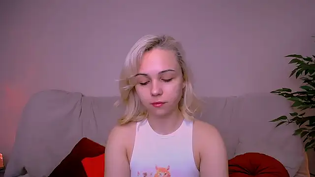 Snapshot of Charlotte_Colinss chatting on December 4, 2025, 4:11 am Charlotte Colinss online show from December 4, 2025, 4:11 am