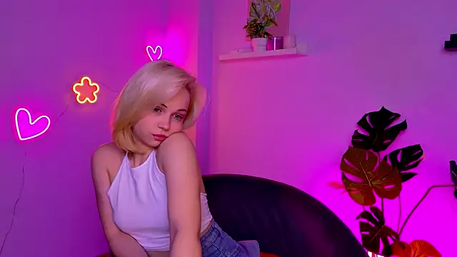 Snapshot of Charlotte_Colinss chatting on March 9, 2026, 3:43 am Charlotte Colinss online show from March 9, 2026, 3:43 am