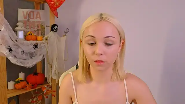 Snapshot of Charlotte_Colinss chatting on October 22, 2025, 4:56 am Charlotte Colinss online show from October 22, 2025, 4:56 am