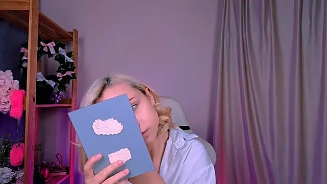 Snapshot of Charlotte_Colinss chatting on September 30, 2025, 4:29 am Charlotte Colinss online show from September 30, 2025, 4:29 am