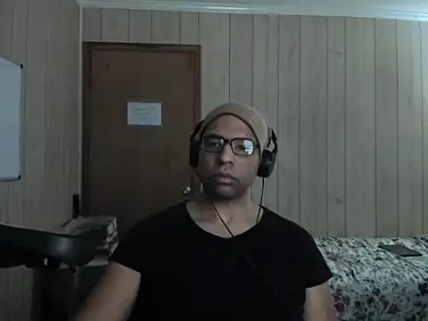 Snapshot of NaturalBeautyQueen chatting on October 27, 2025, 7:37 pm NaturalBeautyQueen online show from October 27, 2025, 7:37 pm