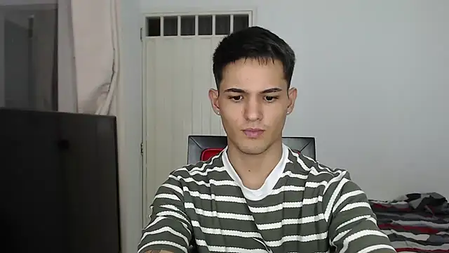 Alex mojica online show from November 21, 2025, 3:11 pm