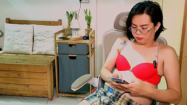 Snapshot of moriliciousxxx chatting on April 24, 2026, 12:56 am moriliciousxxx online show from April 24, 2026, 12:56 am