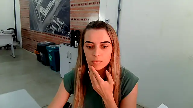 SweetGraciosa online show from December 3, 2025, 7:46 pm