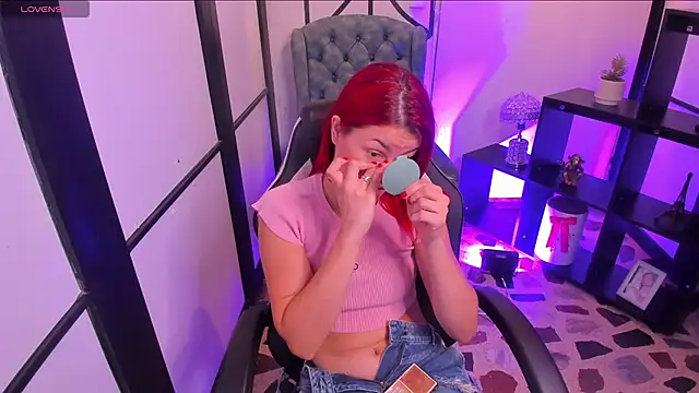 NahomiRichards  online show from December 22, 2025, 4:45 am