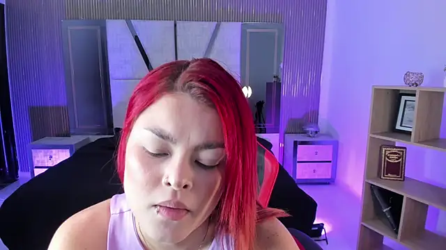 NahomiRichards  online show from August 4, 2026, 4:17 am