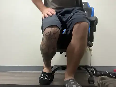 Snapshot of bearcub300 chatting on September 11, 2025, 11:21 am bearcub300 online show from September 11, 2025, 11:21 am