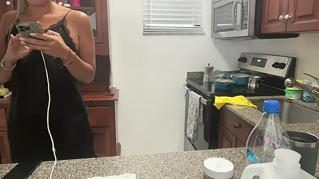 prettyykitty22 online show from October 27, 2025, 2:18 pm