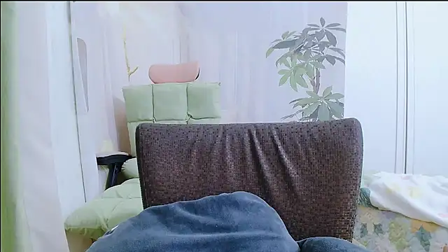 Snapshot of Winnie-01 chatting on May 15, 2026, 2:59 pm Winnie-01 online show from May 15, 2026, 2:59 pm