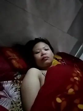 Snapshot of LinhNa999 chatting on December 5, 2025, 1:43 pm LinhNa999 online show from December 5, 2025, 1:43 pm