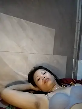 Snapshot of LinhNa999 chatting on November 9, 2025, 1:04 pm LinhNa999 online show from November 9, 2025, 1:04 pm